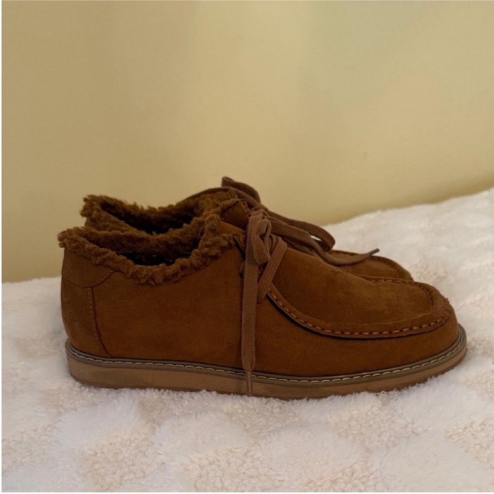 GAP Boys Size 5 Brown Suede Moccasin Shoes Faux Fur Lined Lace-Up EUC